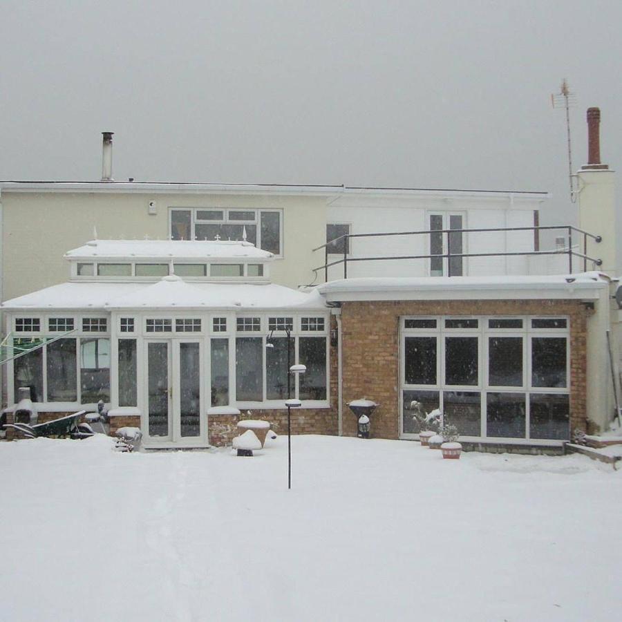 شقة بيرتشينغتون  في Cosy Cabin By The Seaside With Hot Tub المظهر الخارجي الصورة
